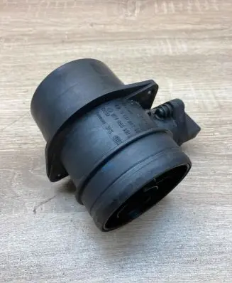 Volkswagen Golf V Mass air flow meter 074906461B 0281002461
