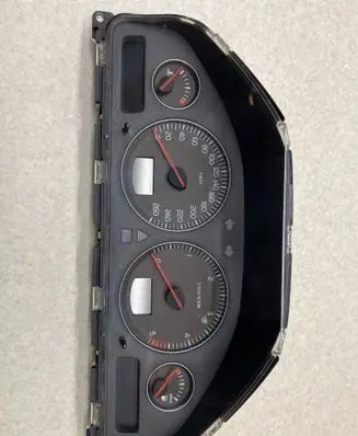 Volvo V70 Speedometer (instrument cluster) 30746102 0136826 8602885