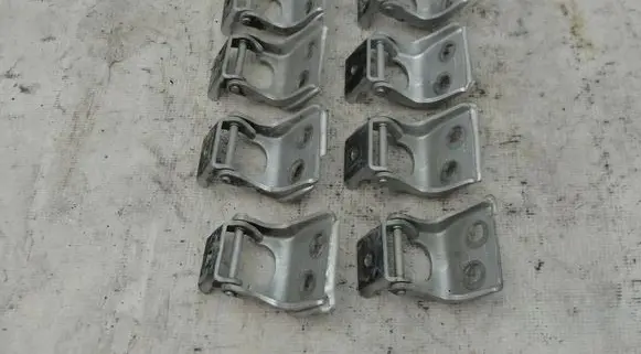 Dacia Spring Front door hinge set brak