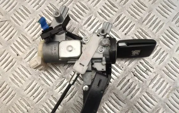 Peugeot 4007 Ignition lock E11116RI000075 8670A012