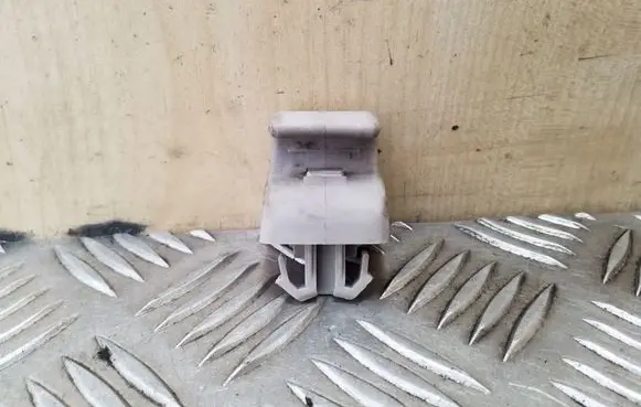 Sun visor clip/hook/bracket