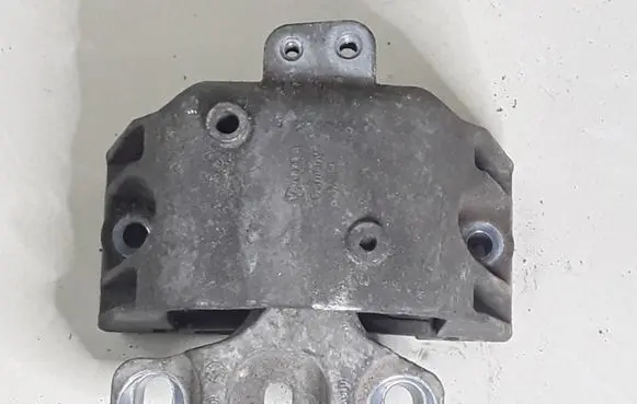 Volkswagen Golf IV Engine mount bracket 1J0199262BH HL316M10