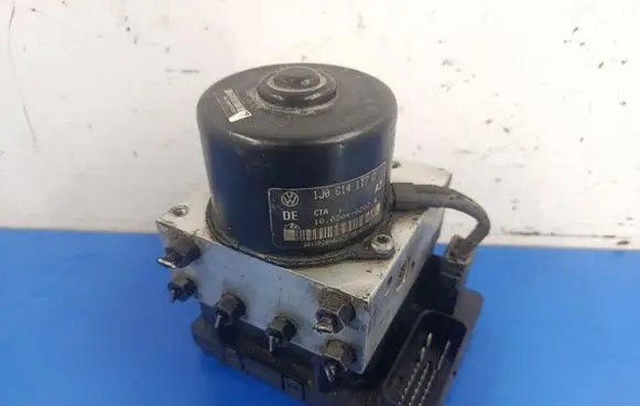 Volkswagen Golf IV ABS Pump 1J0614117D
