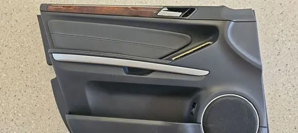 Mercedes-Benz GL X164 Front door card panel trim A1647201522 100110299