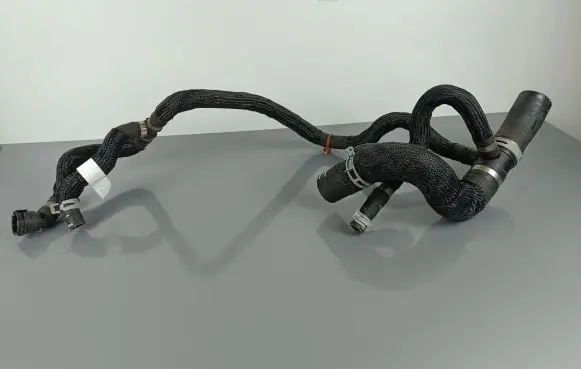 Jeep Grand Cherokee WL Engine coolant pipe/hose 68381317AB