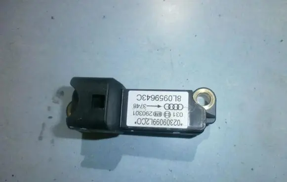 Audi A3 S3 8L Airbag deployment crash/impact sensor 8l0959643c 02309099l2c0