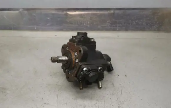 Opel Insignia A Fuel injection high pressure pump 0445010193 55571005 0928400680