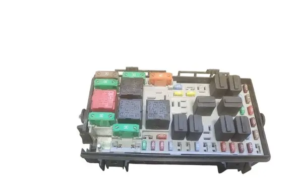 Opel Corsa D Fuse module 13217392 13217392EF