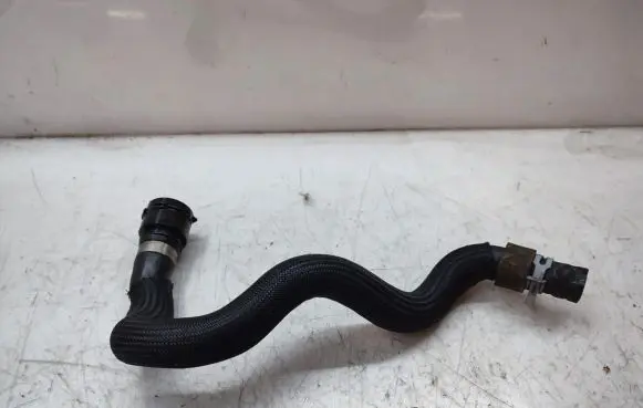 Volvo V70 Engine coolant pipe/hose S0000379