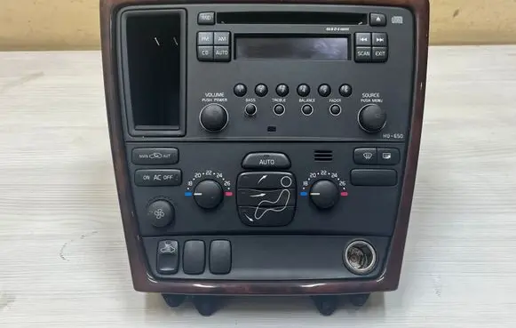 Volvo S60 Radio/CD/DVD/GPS head unit 30722446