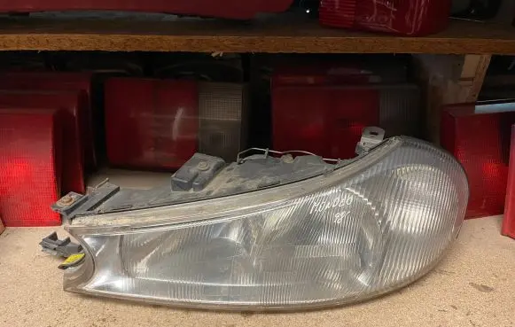 Ford Mondeo MK II Headlight/headlamp 1305235323 0301098202