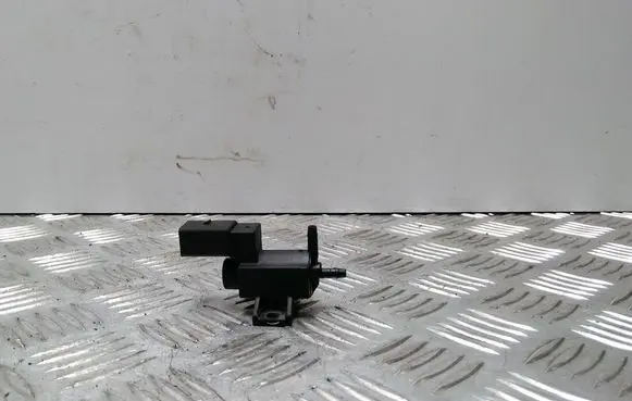 Volkswagen PASSAT B6 Vacuum valve 037906283D