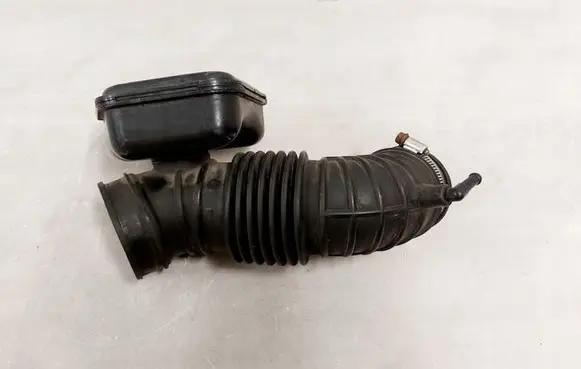 Mitsubishi Endeavor Air intake hose/pipe MR571037