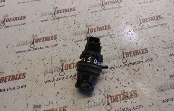 Toyota Auris 150 Windscreen/windshield washer pump 8533060160