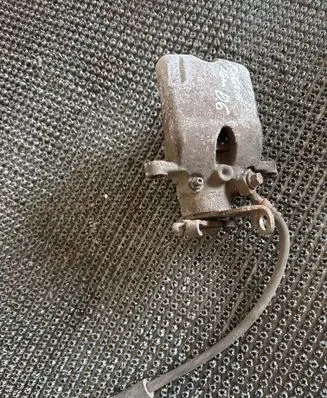 Opel Insignia A Rear brake caliper 