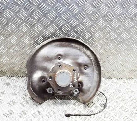 Rear wheel hub