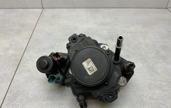 Ford Kuga II Fuel injection high pressure pump 9424A050A