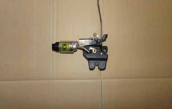 KIA Opirus Tailgate/trunk/boot lock/catch/latch