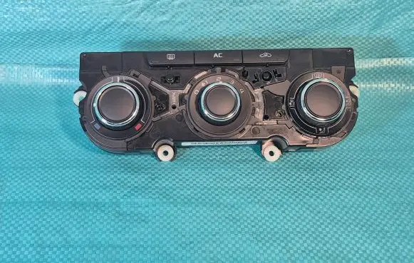 Skoda Octavia Mk2 (1Z) Climate control unit 3T0820047AB 5HB00975250