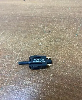 Mercedes-Benz E A207 Hand parking brake sensor 0015458714 G252