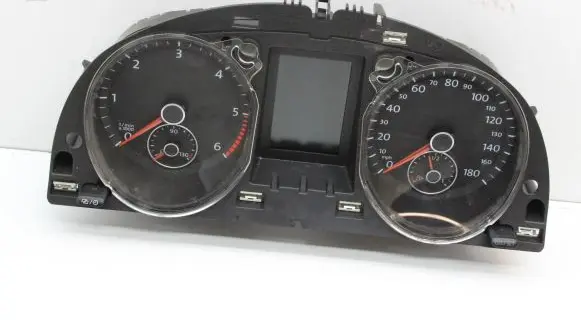 Volkswagen PASSAT CC Speedometer (instrument cluster) 3C8920971A