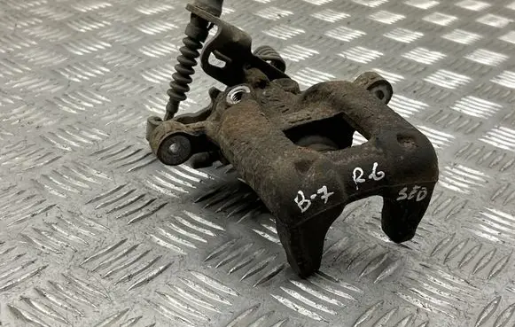 Volkswagen PASSAT B7 Rear brake caliper