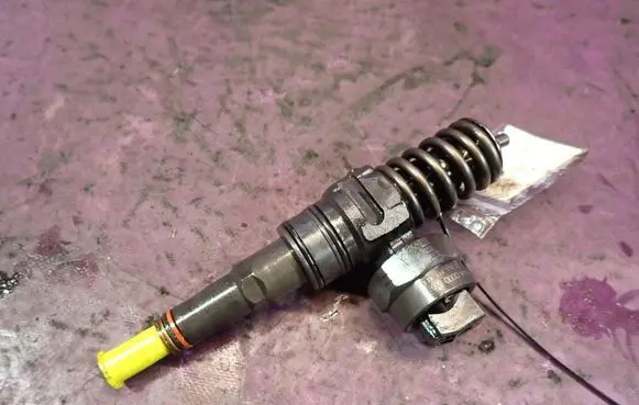 Ford Galaxy Fuel injector 