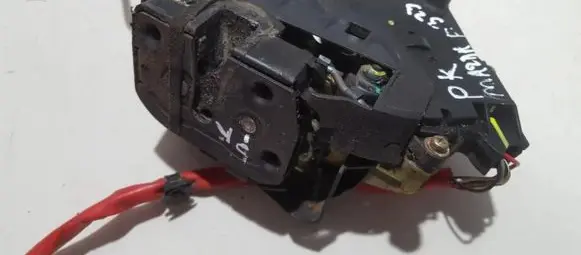 Mazda 323 Front door lock