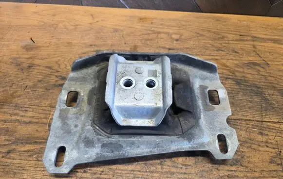 Opel Combo E Gearbox mount 9812667680 8480