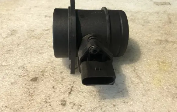 Volkswagen Golf V Mass air flow meter 038906461 038906461B