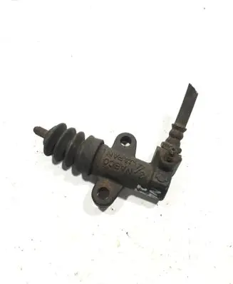 Nissan Navara D22 Clutch slave cylinder 