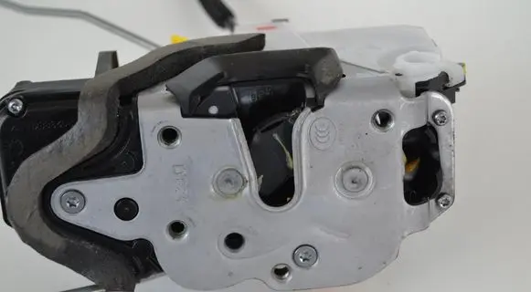 Opel Grandland X Coupe door lock (next to the handle) 13579518