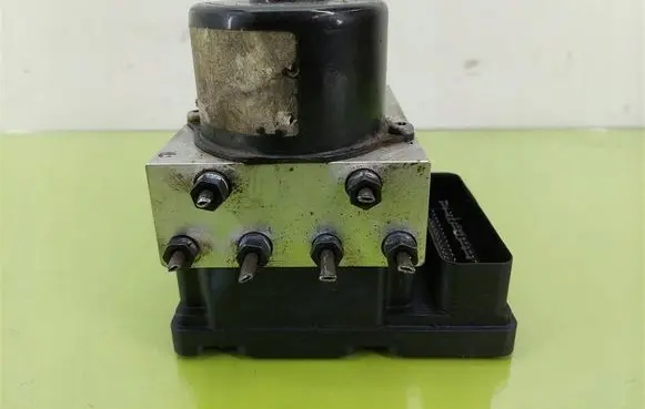Volkswagen Sharan ABS Pump 7M3907379E