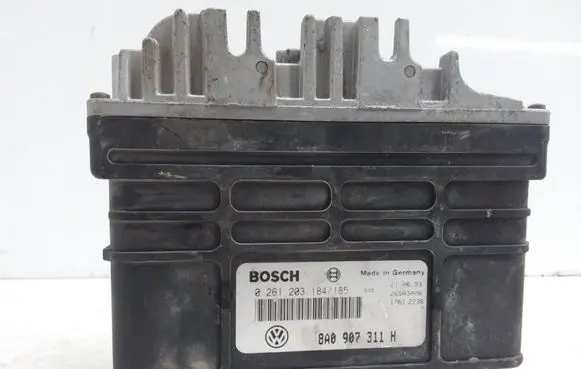 Volkswagen Golf III Engine control unit/module 8A0907311H 0261203184