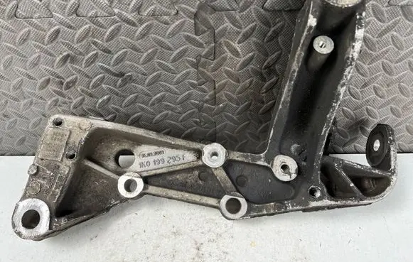 Skoda Octavia Mk2 (1Z) Engine mounting bracket 1K0199295F 15092003