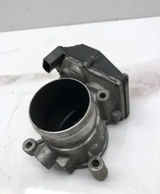 Volkswagen PASSAT B6 Throttle valve 03L128063E A2C53338105
