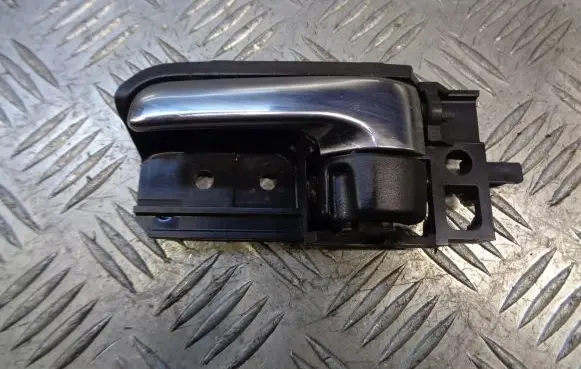 Toyota Avensis T250 Front door interior handle