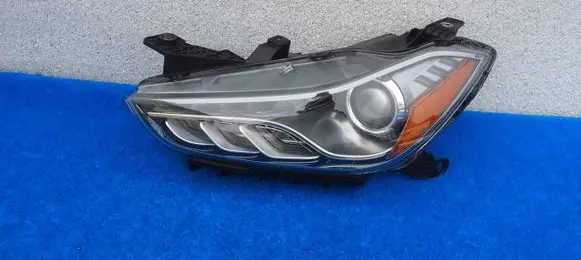 Maserati Ghibli Headlight/headlamp 670038241