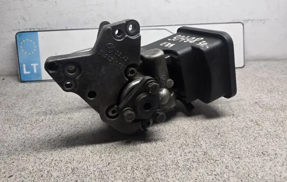 BMW 5 E39 Power steering pump 32422247556