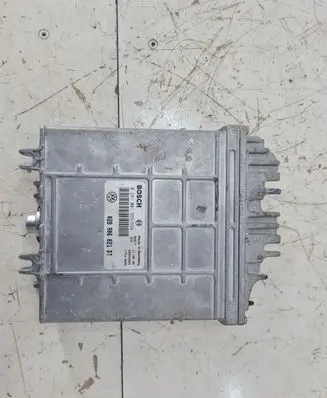 Volkswagen PASSAT B5 Engine control unit/module 0281001555556 028906021DT