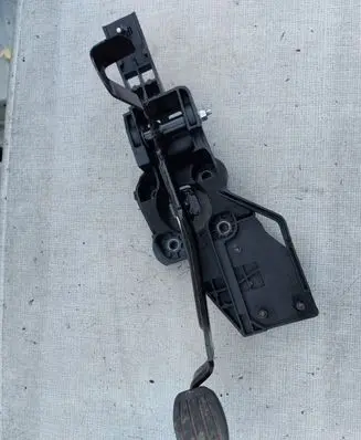 Peugeot 3008 II Brake pedal 9807994480