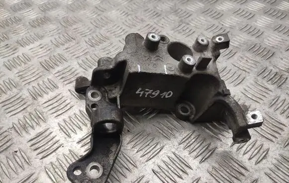 Engine mounting bracket