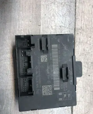 Volkswagen PASSAT B8 Door control unit/module 5Q0959595D