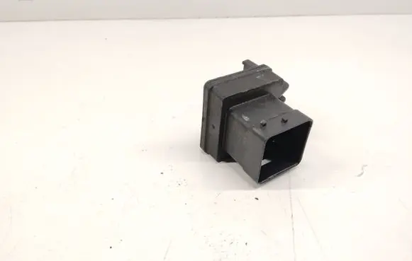 Mercedes-Benz Vito Viano W447 Glow plug pre-heat relay 110675590R A622900130 000711135