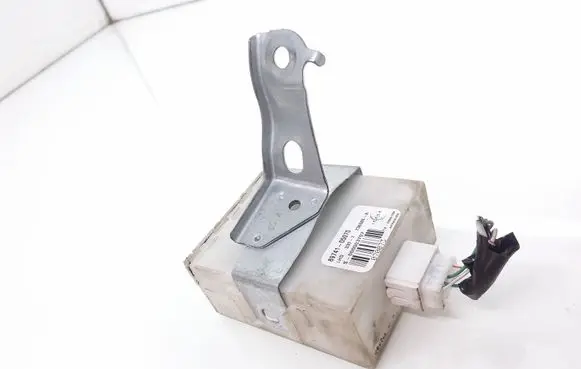 Toyota Avensis T250 Door control unit/module 8974105070 736680A