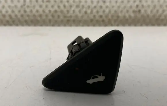 Ford Focus Tailgate opening switch 98AG19B514AG