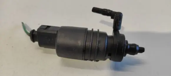 Skoda Octavia Mk1 (1U) Windscreen/windshield washer pump 1J0973722