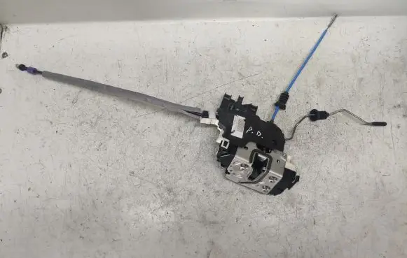 Mercedes-Benz GLA W156 Front door lock