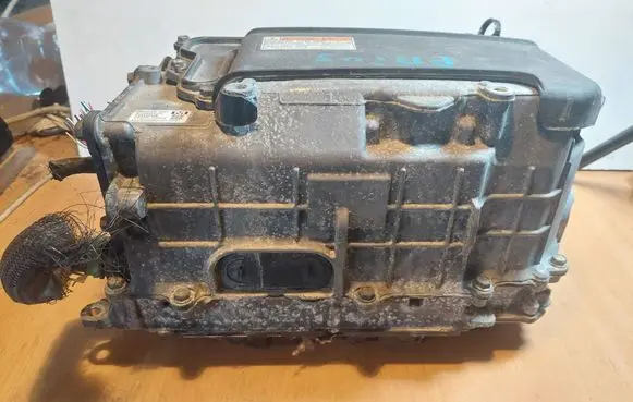 Toyota Prius (XW10) Voltage converter inverter G9200-28030