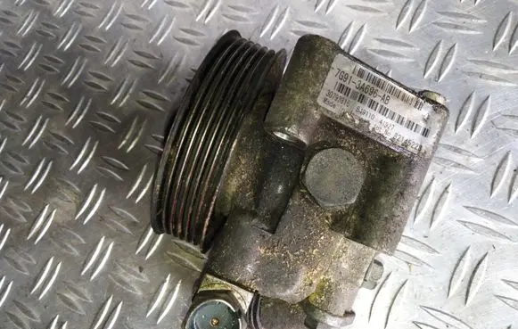 Ford Mondeo Mk III Power steering pump 7G913A696AB